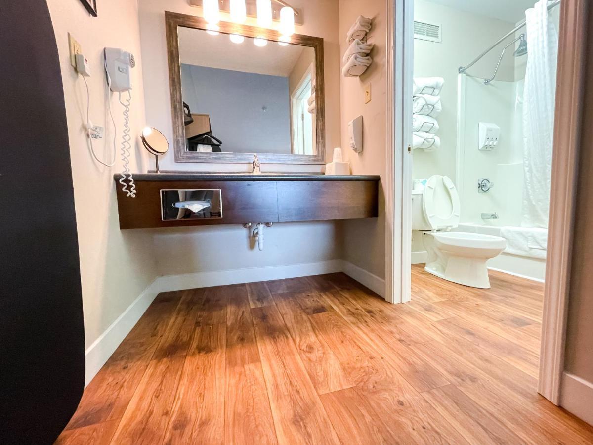 Pinemark Inn Suites Events Saint Clair Exteriör bild