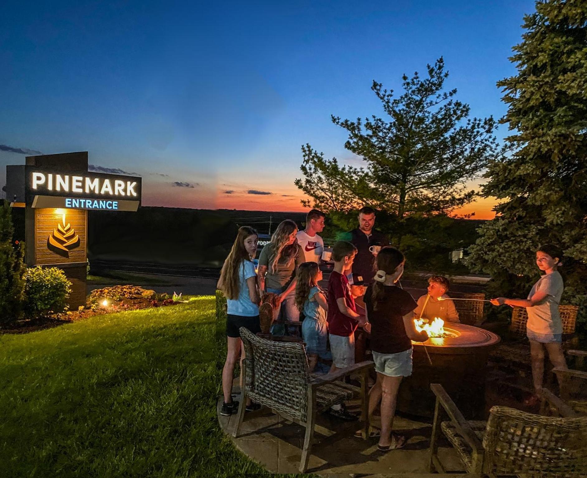 Pinemark Inn Suites Events Saint Clair Exteriör bild