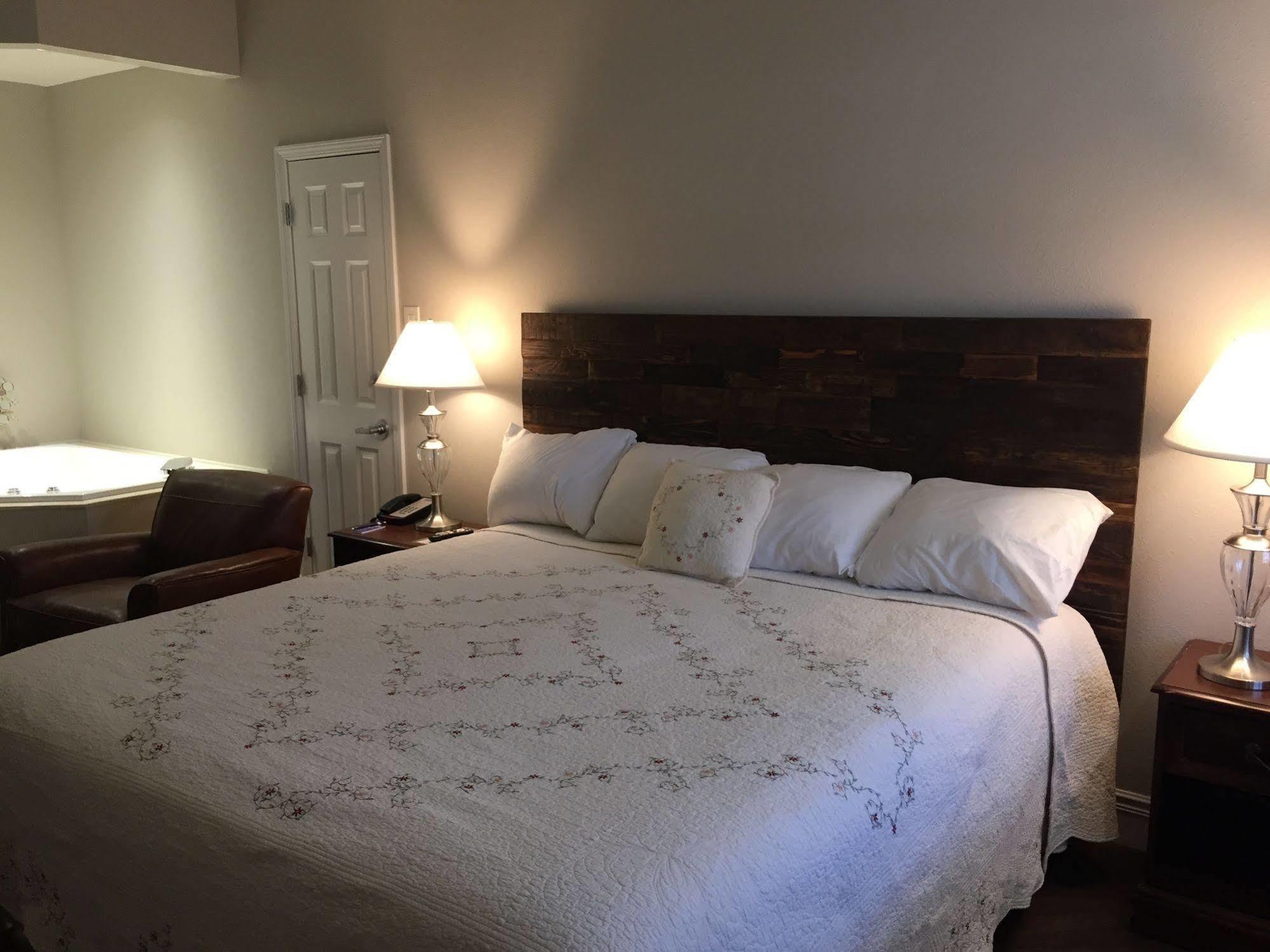 Pinemark Inn Suites Events Saint Clair Exteriör bild